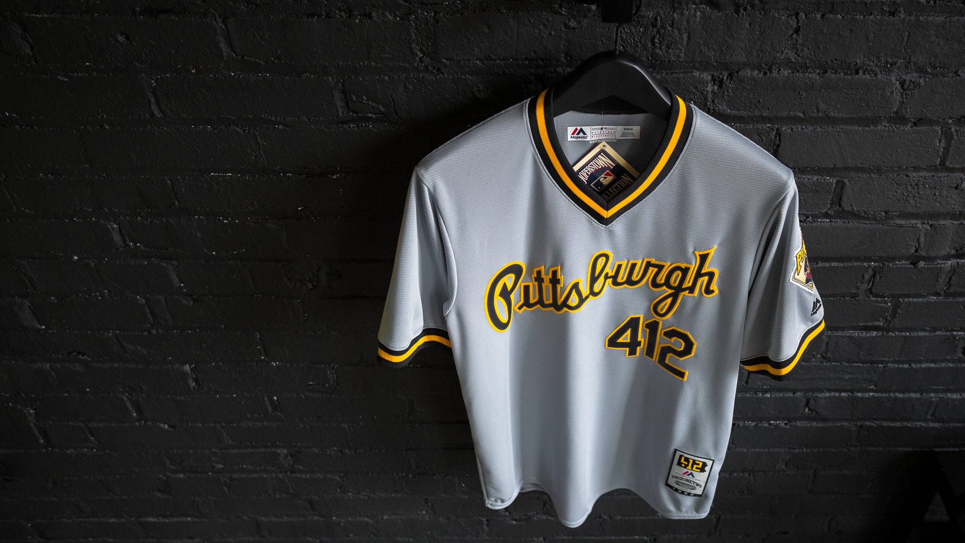 Pittsburgh Pirates Majestic MLB Script Gray T-Shirt